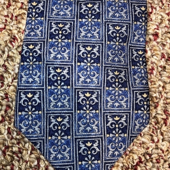 Club Room Tie - Picture 3 of 5